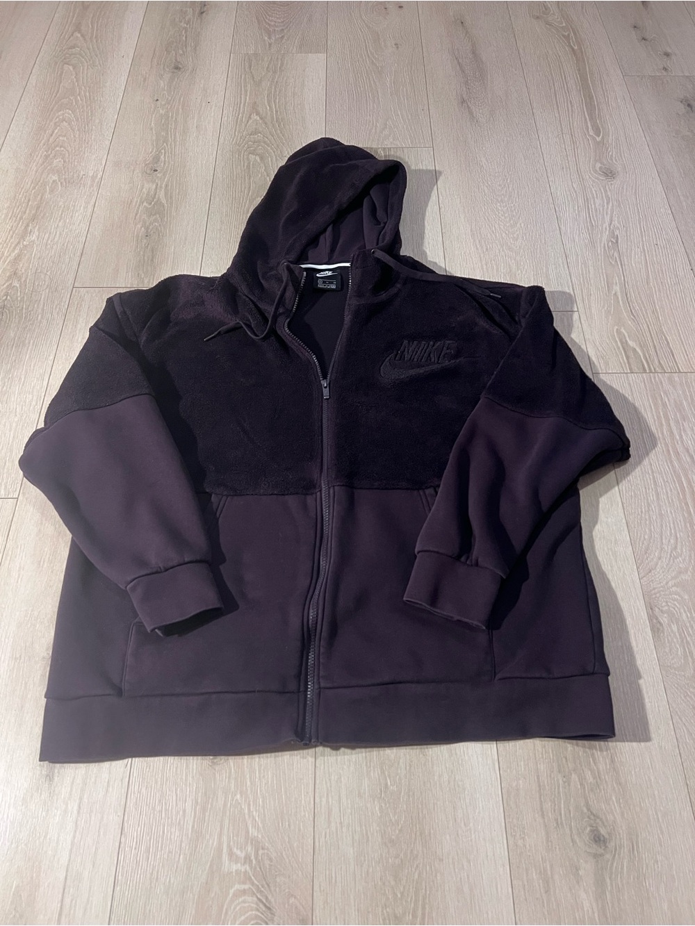 Nike Men’s Black and Deep Purple Zip-Up Hooded Jacket